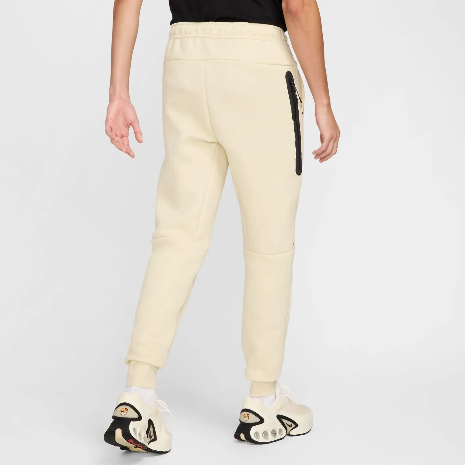 Nike Tech Fleece jogger uomo kaki-nero pile