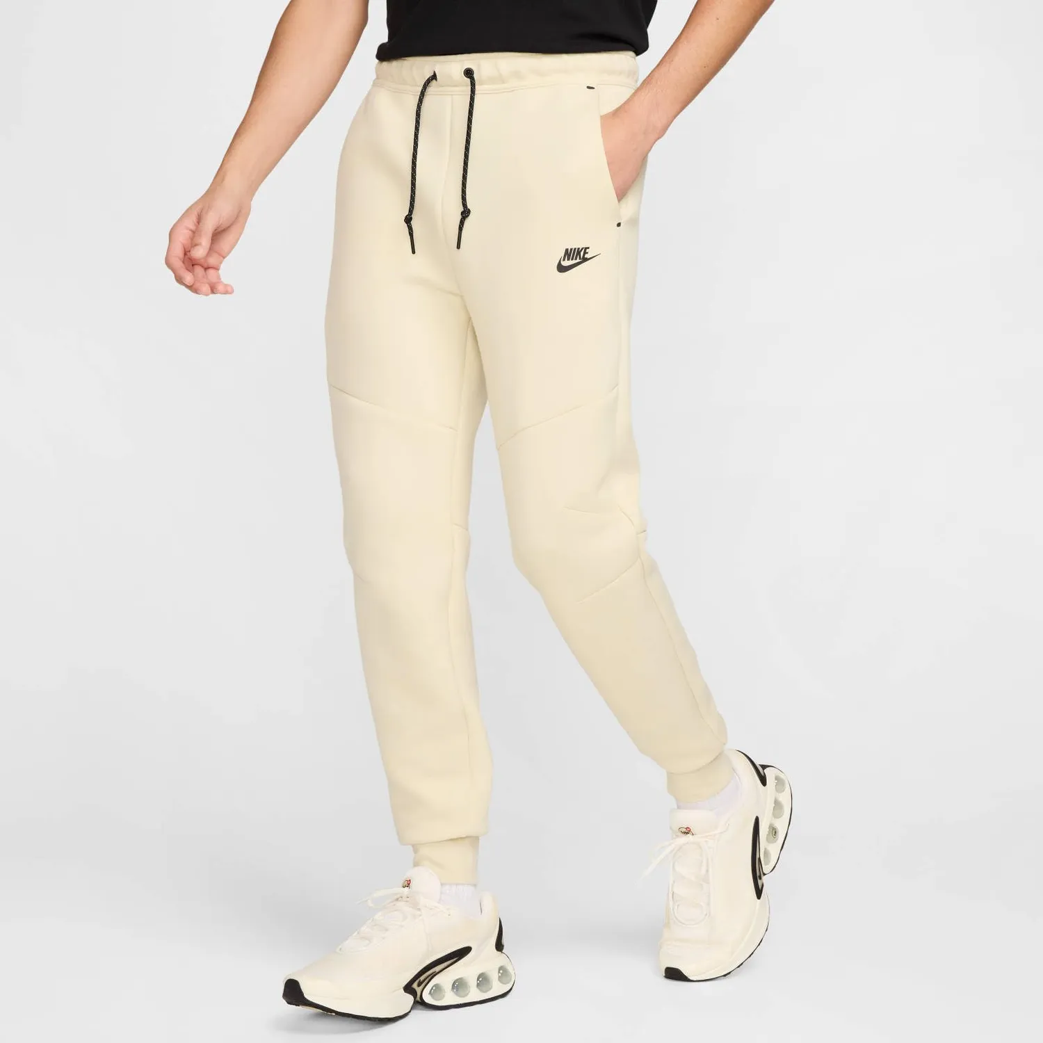 Nike Tech Fleece jogger uomo kaki-nero pile