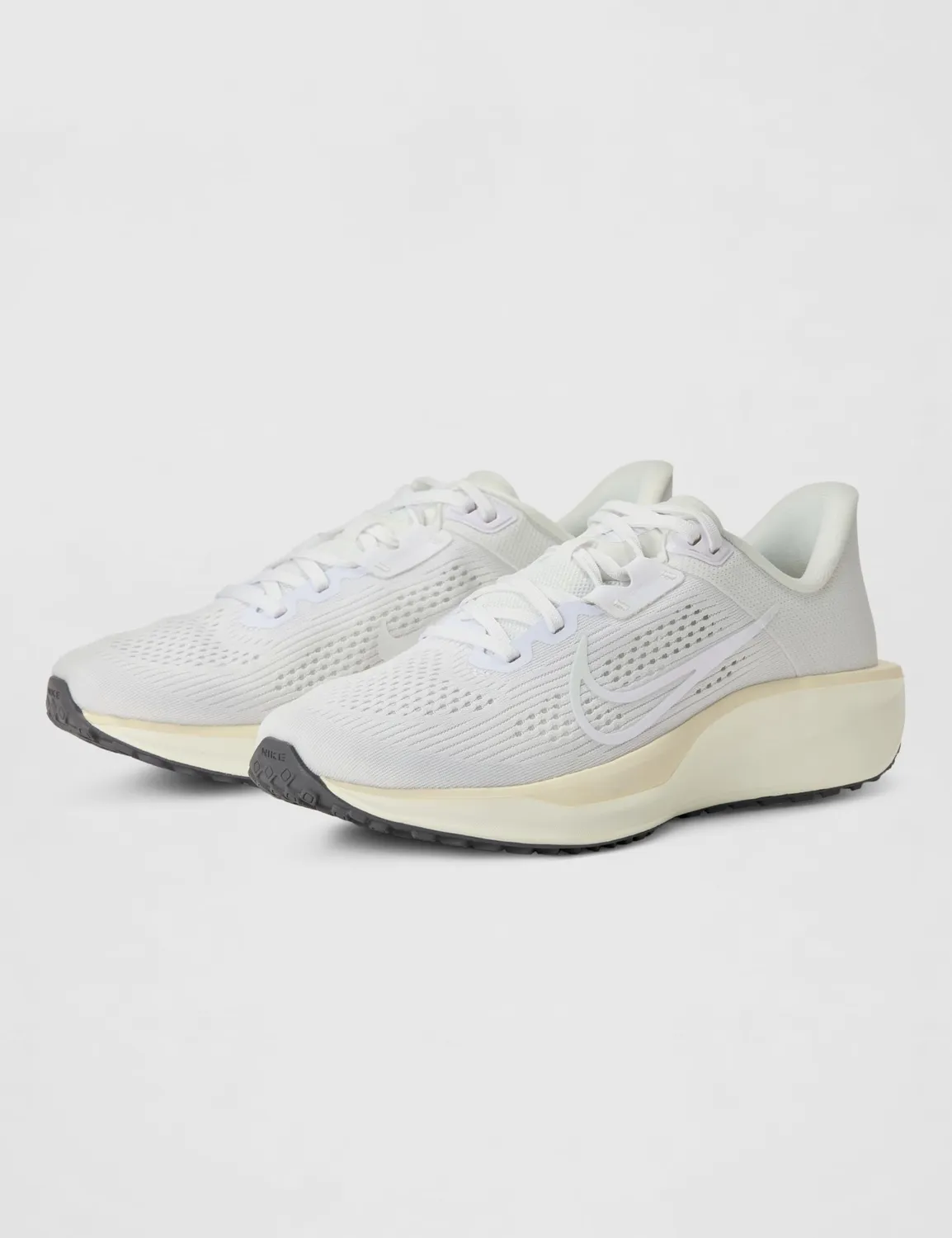 Nike Quest 6 scarpe running donna bianche EU 39