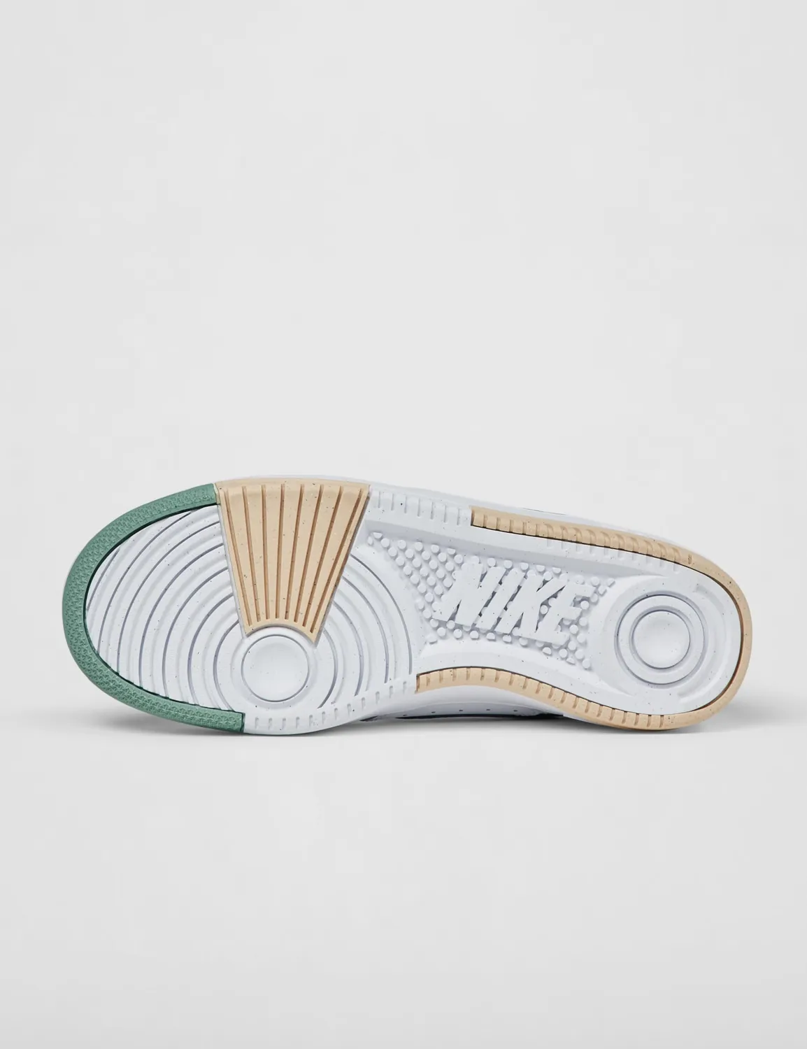 Nike Gamma Force sneakers donna basse pelle piattaforma