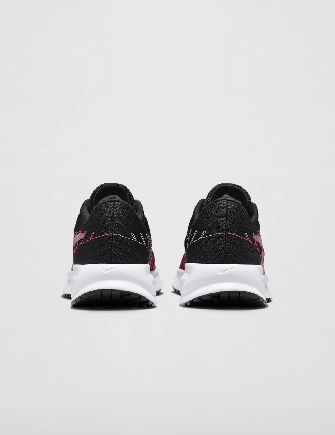 Nike Run Defy scarpe running donna bianco nero traspiranti